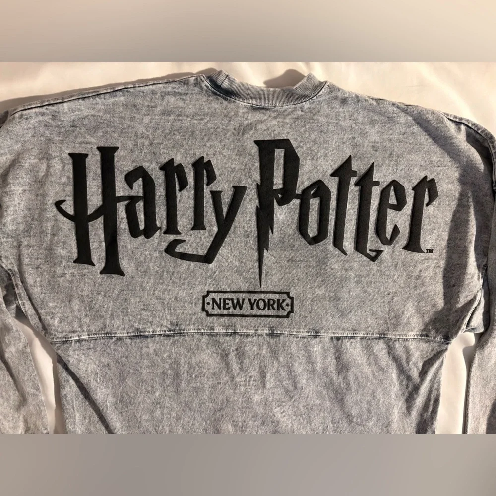 Harry Potter Hogwarts House Crest Spirit Harry London Grey Spirit Jersey New M - Picture 8 of 8
